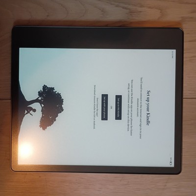 Amazon Kindle Scribe (32 GB) w Premium Pen . Bundle with Case.
