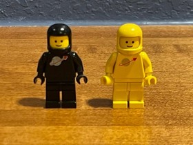 Lego - Classic Space - 1557 1558-Mobile Command Center & Strata Scooter Complete