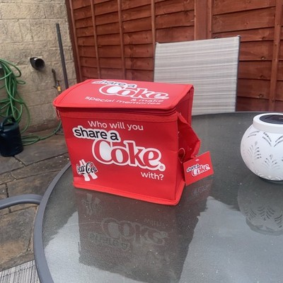 Coca-Cola Share a Coke 6er Pack Dose Getränke Snacks Isolator Faltbar Kühltasche Neu mit Etikett