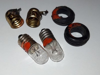 2 Skalenlämpchen (Mono/Stereo) Osram/WSO 7V, 0,1A + Fassungen - Saba Wildbad 100