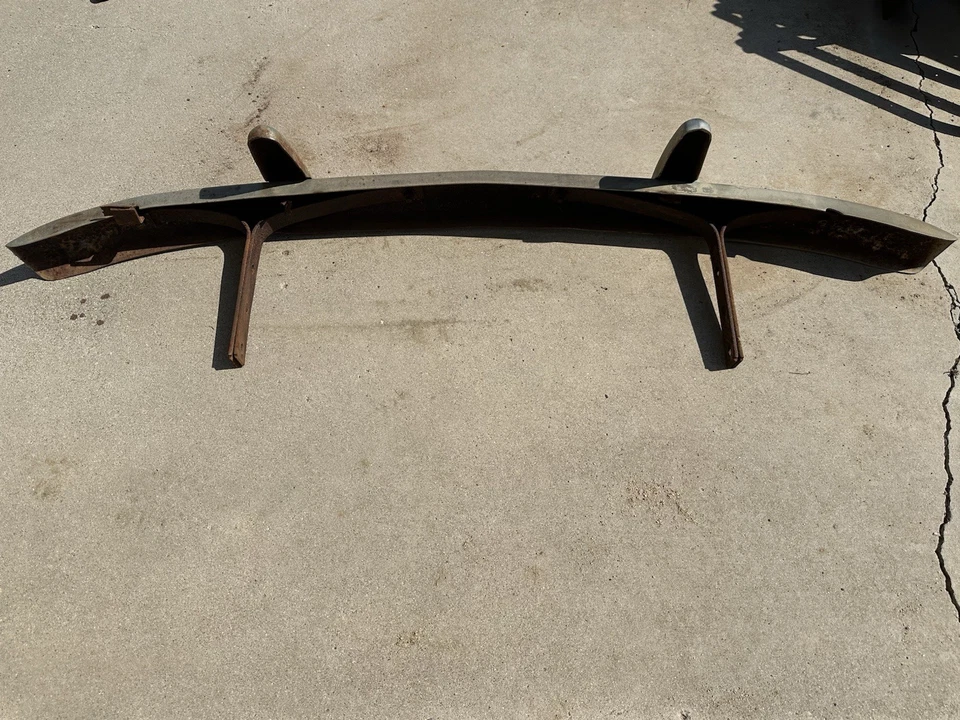 20 世纪 40 年代 - 1960 年代 Willys 吉普车前保险杠 — 第 3/4 张图片