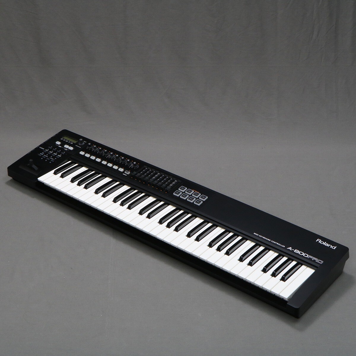 Roland A-800PRO MIDI High Performance Keyboard Controller 61 keys 