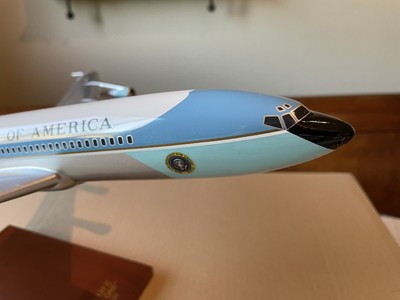 1/100 B-707 Air Force One Desk Model Signed by 17th Chief of 1/100 B-707 Air Force One Desk Model Signed by 17th Chief of