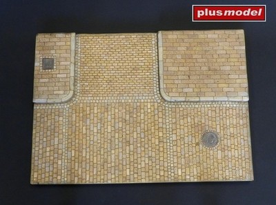 Plus Model 1/35 Display Base - Cobblestone Street Intersection (29.5 x 21 cm)