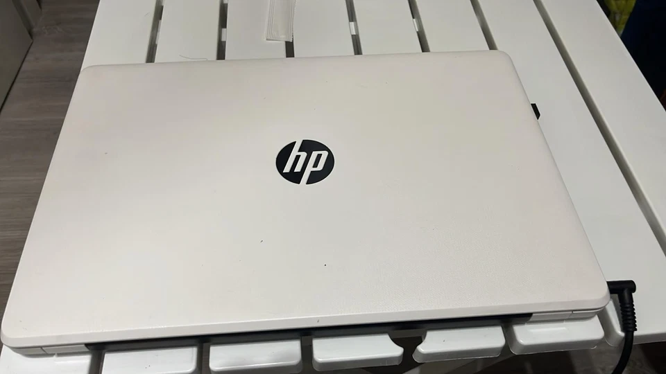 Notebook HP bianco - Immagine 4 di 4