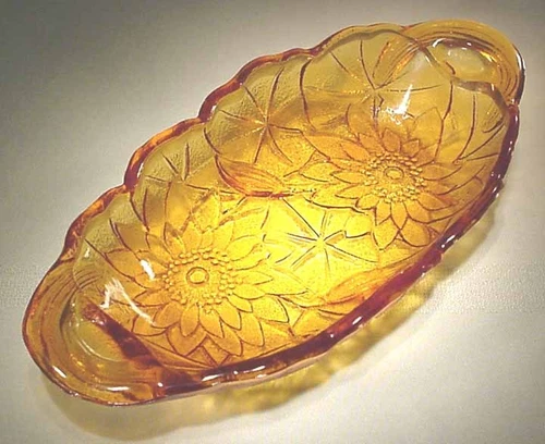 INDIANA GLASS #605 LILY PONS-AMBER RELISH / PICKLE DISH