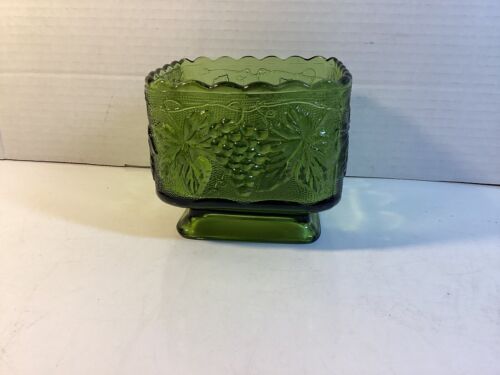 Vtg  Anchor Hocking?? Square Dark Green Glass Dish Bowl Grapes Leaves Candy Dish - Picture 1 of 6