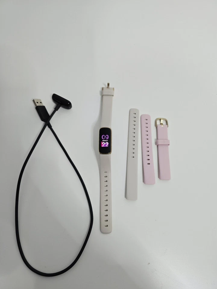 Fitbit Luxe Activity Fitness Tracker Lunar White + Peony Pink Strap & Charger - Image 4 of 4