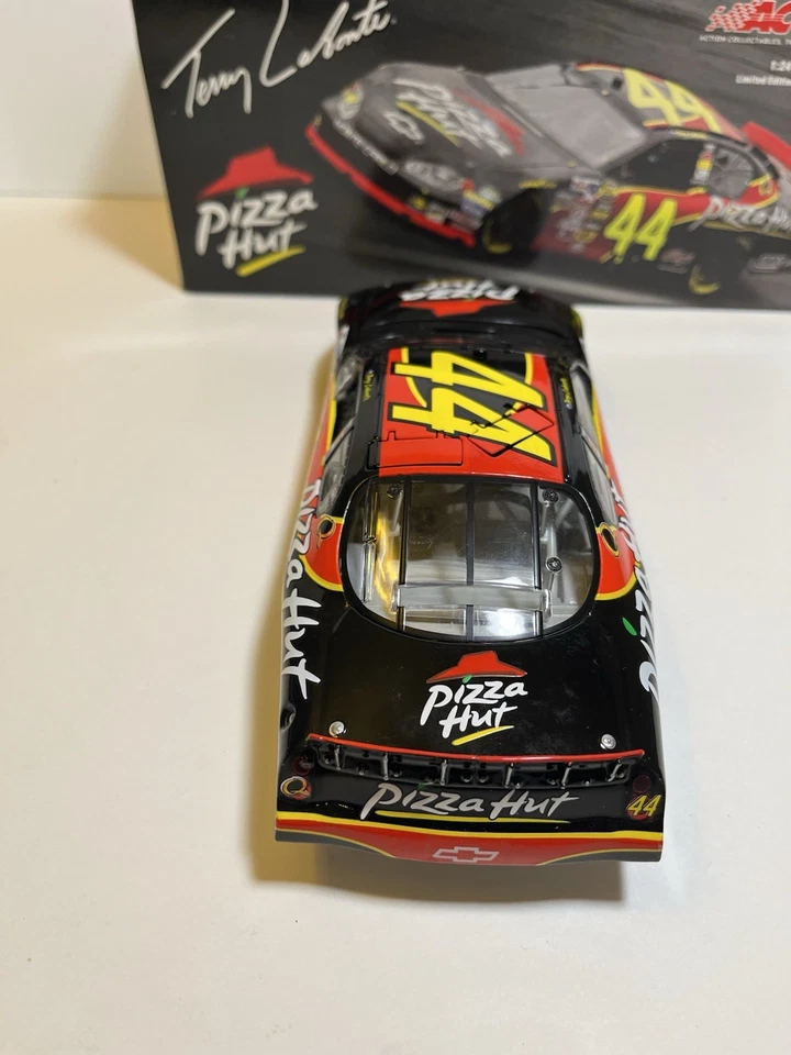 1/24 TERRY LABONTE #44 PIZZA HUT CWB  2005 ACTION NASCAR DIECAST 1 OF 144 *BANK* - Image 3 of 4