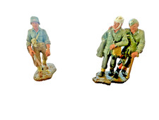 BRITAINS 17387 - WORLD WAR II Set Of 2 Prisoners SQUADS GERMAN POWS WWII Boxed