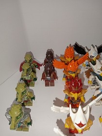LEGO Legends of Chima 45+ Minifigure Lot w/ Accessories and build! 
