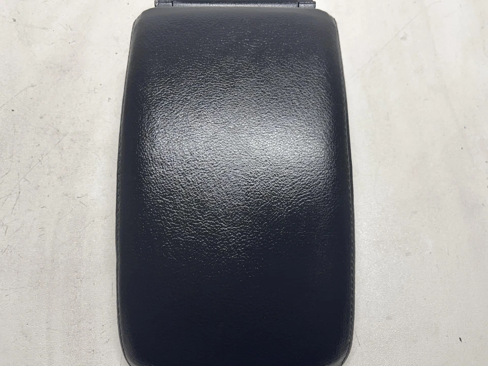 Подлокотник 06–09 Volkswagen GTI черный кожаный оригинальный протестирован - Изображение 3 из 4