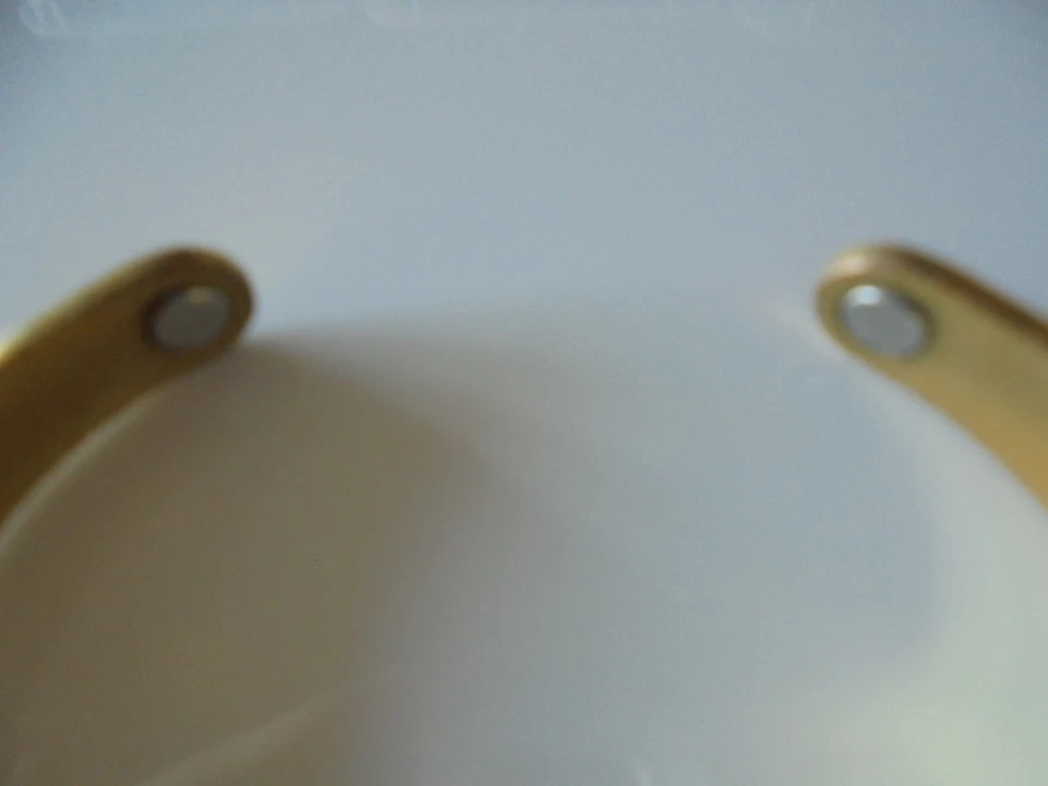 TCM  Armreif goldfarben Magnete Gesamtdurchmesser 7 cm Breite 1 cm Nr.108 - Bild 3 von 4