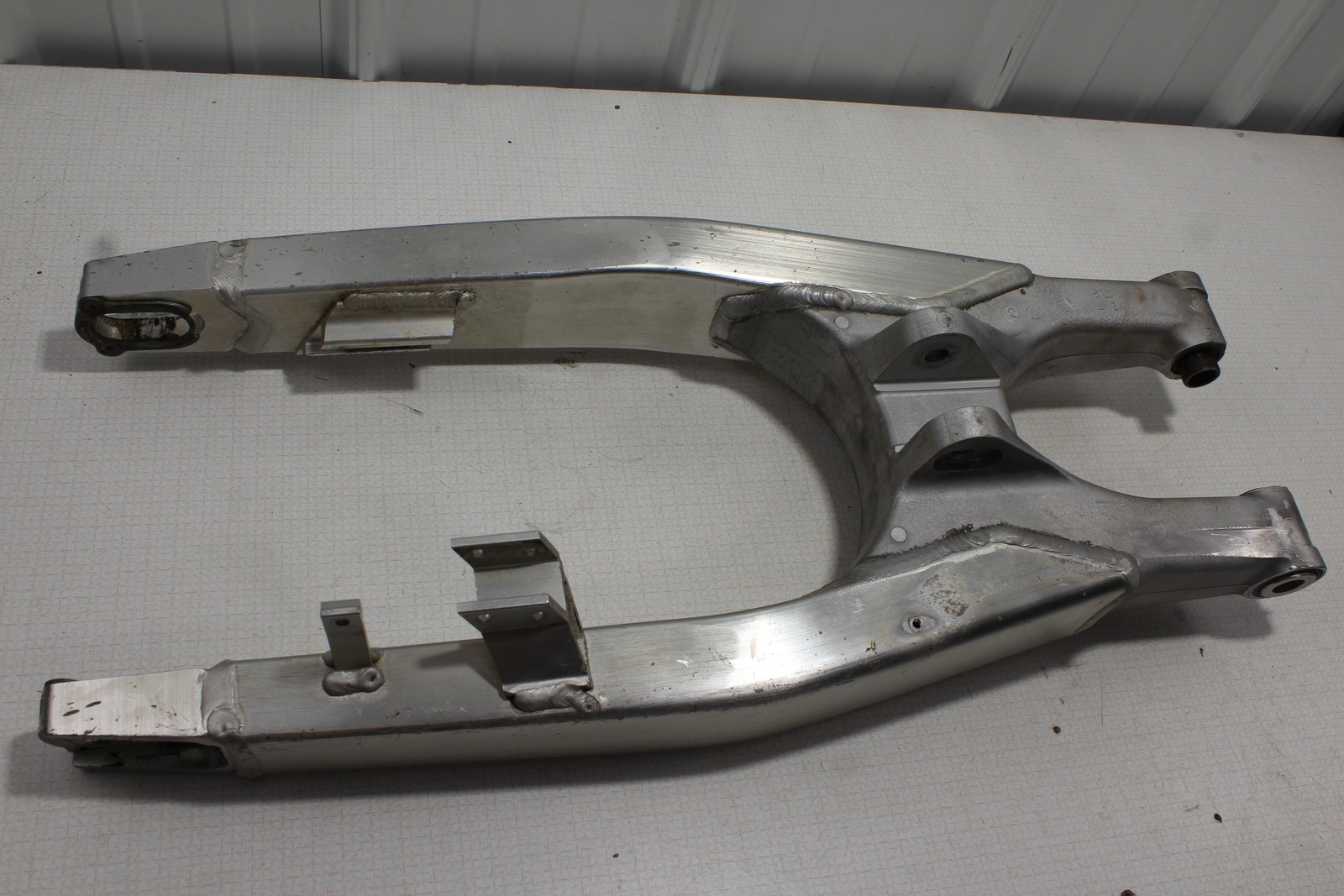 05 HONDA CRF250R SWINGARM SWING ARM SUSPENSION 52200-KRN-710