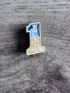 VINTAGE COFFER WOLVES WOLVERHAMPTON WANDERERS ENAMEL FOOTBALL BADGE