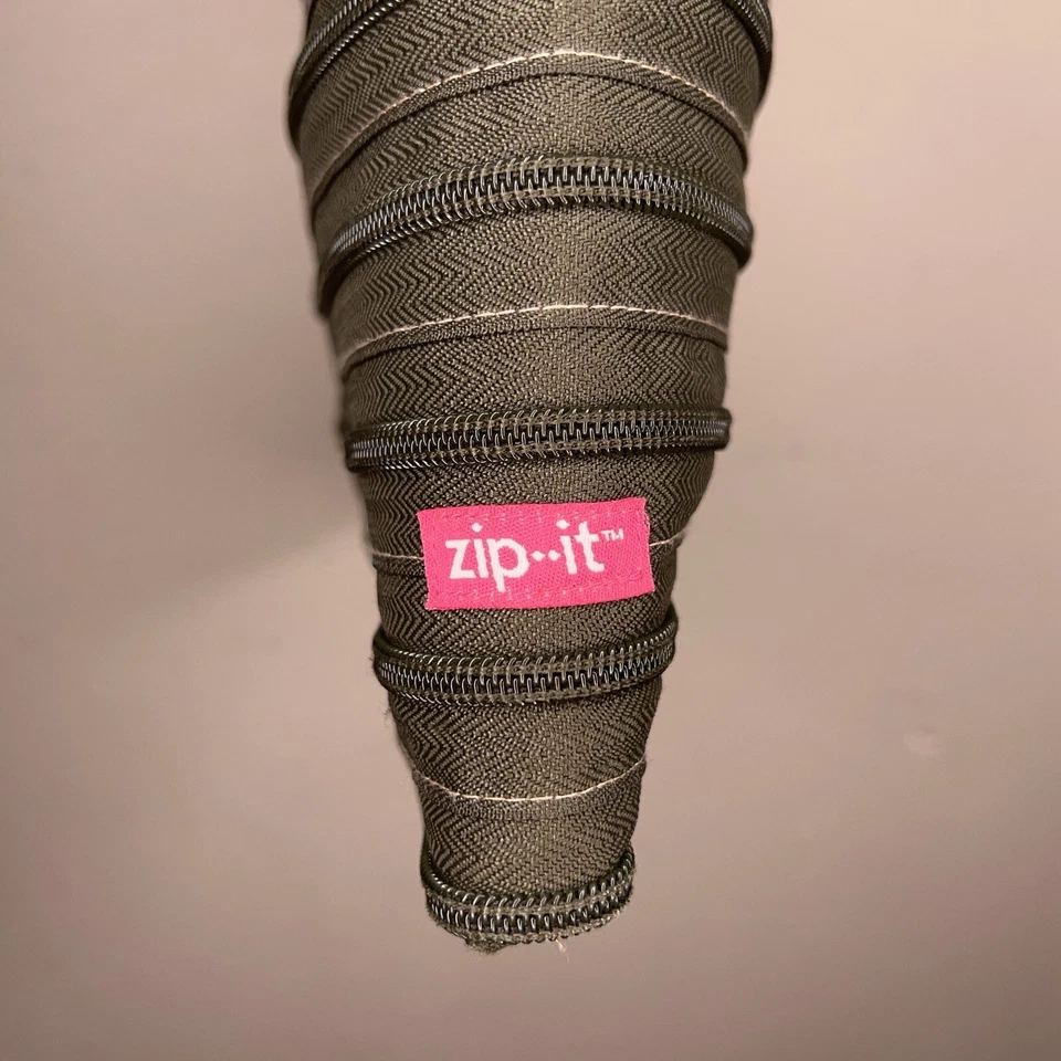 BOLSO DE MANO LIGERO DE VIAJE VERDE OLIVA MILITAR CON CREMALLERA Foto 2 de 4