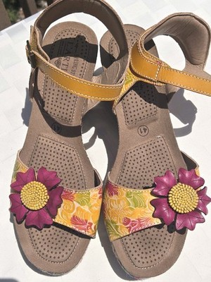 L'Artiste Spring Step Leather Wedge Heels Rose Embossed Sandals Yellow Size 41