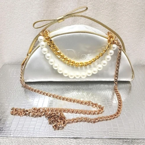 Sac bandoulière Dior BLANC CRESENT sac PERLES BRIN converti CD sac cosmétique