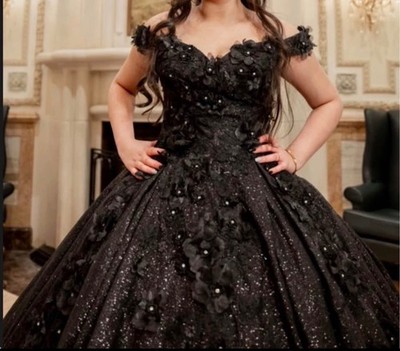 BLACK FLORAL SWEET 16/QUINCE SIZE MEDIUM ONCE WORN CORSET BACK