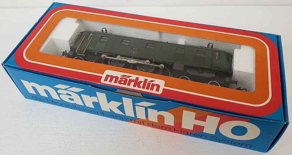 MARKLIN #3167 NEW Old Store Stock HO Scale Swiss 4-6-2 Electric Loco in Green - Image 2 of 4