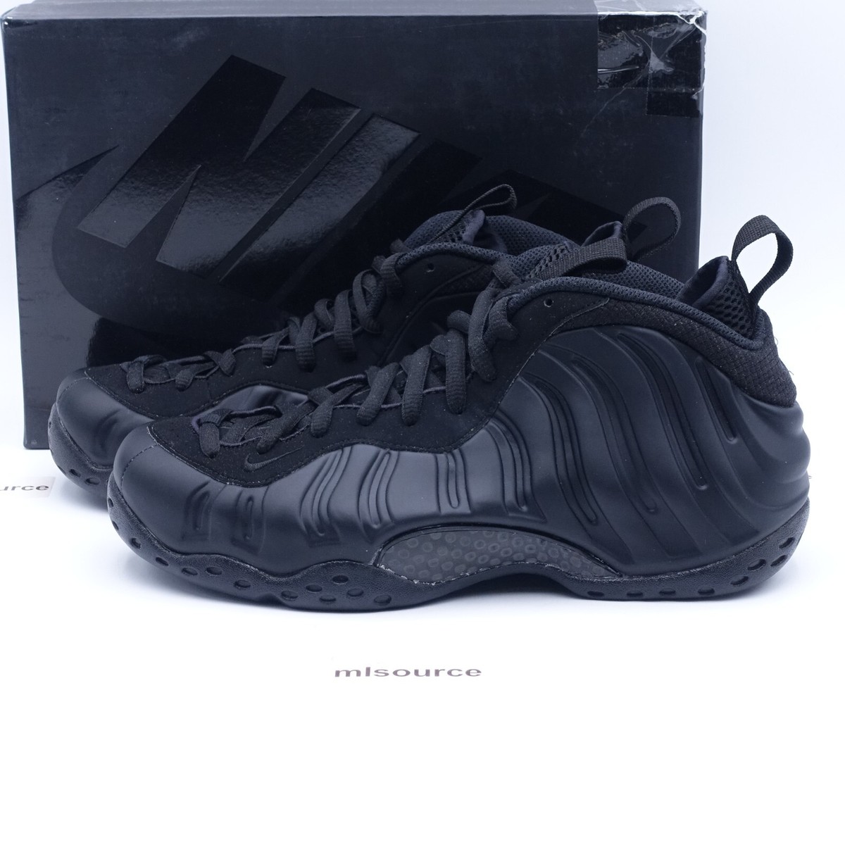 Size 8.5 Men's Nike Air Foamposite One Sneakers Black Size 8.5 Men's Nike Air Foamposite One Sneakers Black
