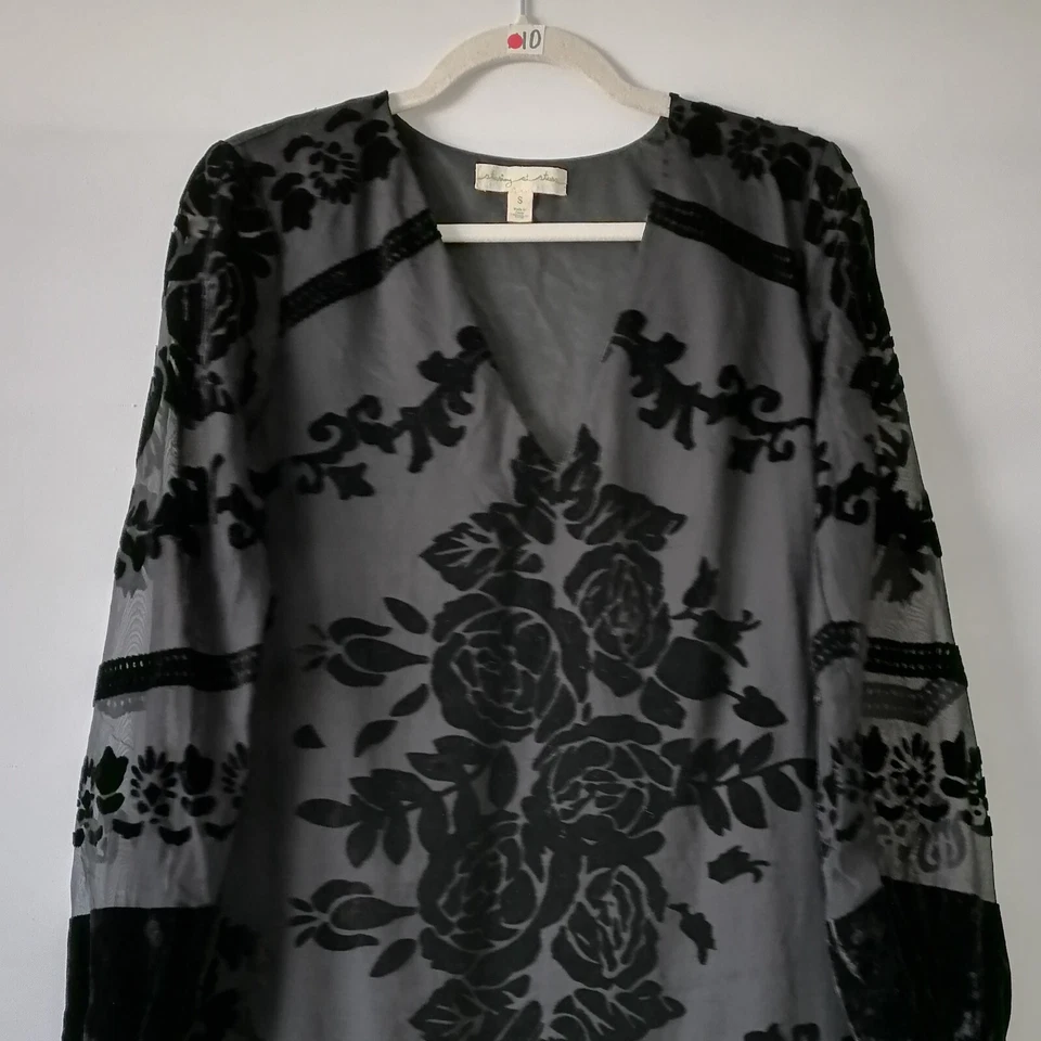 Mini Vestido Para Mujer Staring at Stars Terciopelo Burnout Floral Transparente Forrado en Red Talla S Foto 2 de 4