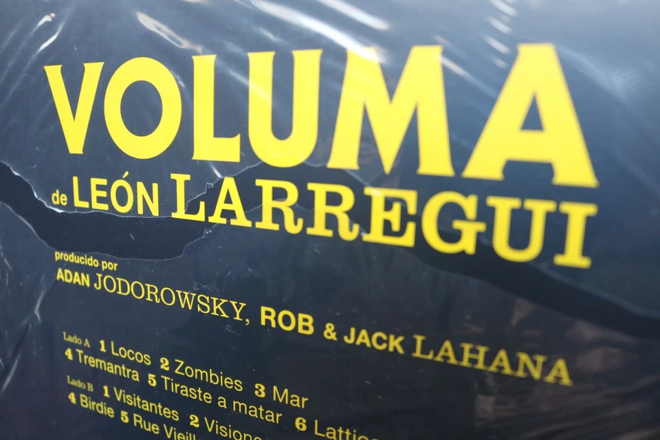 "Voluma" segundo album de León Larregui de Zoé Vinilo de 2022 re-edición reissue Foto 3 de 4