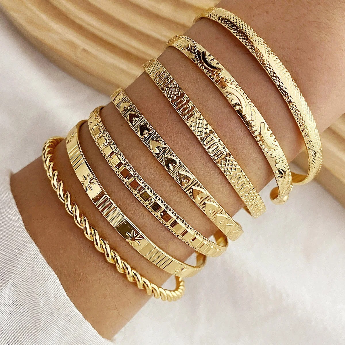 7PCS Punk Gold Bracelets Set for Women – Heart, Metal & Open Bangle Jewelry