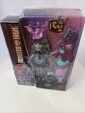 NIB Monster High Creepover Party TWYLA Doll With  Pet Dustin & Accessories