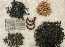 Lot toys 200 Vintage World War Il Plastic Soldiers With sandbags  barriers  