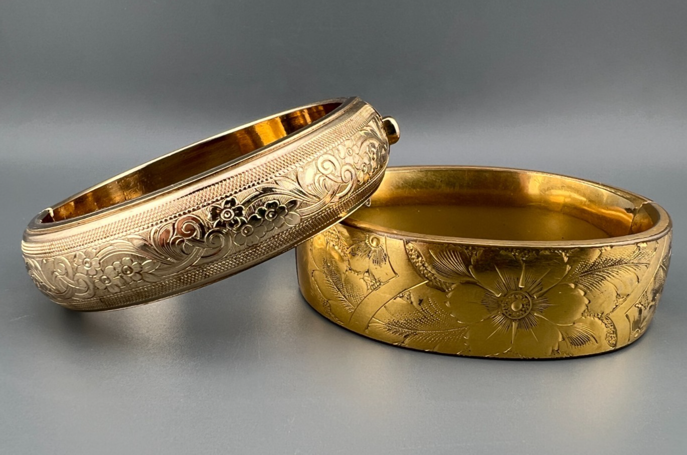 Vintage Sarah Coventry Goldtone Floral Etched Hinge Bangle Bracelet