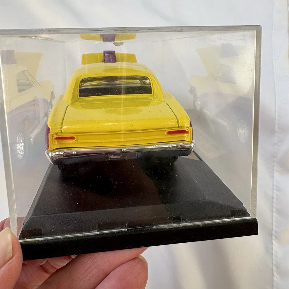 TootsieToy Hard Body 1966 Chevy Malibu 1:32 With Plastic Case Diecast - Image 3 of 4