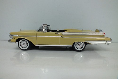 1957 Mercury Turnpike Cruiser Convertible Road Signature 1:18 Die Cast - Picture 2 of 10