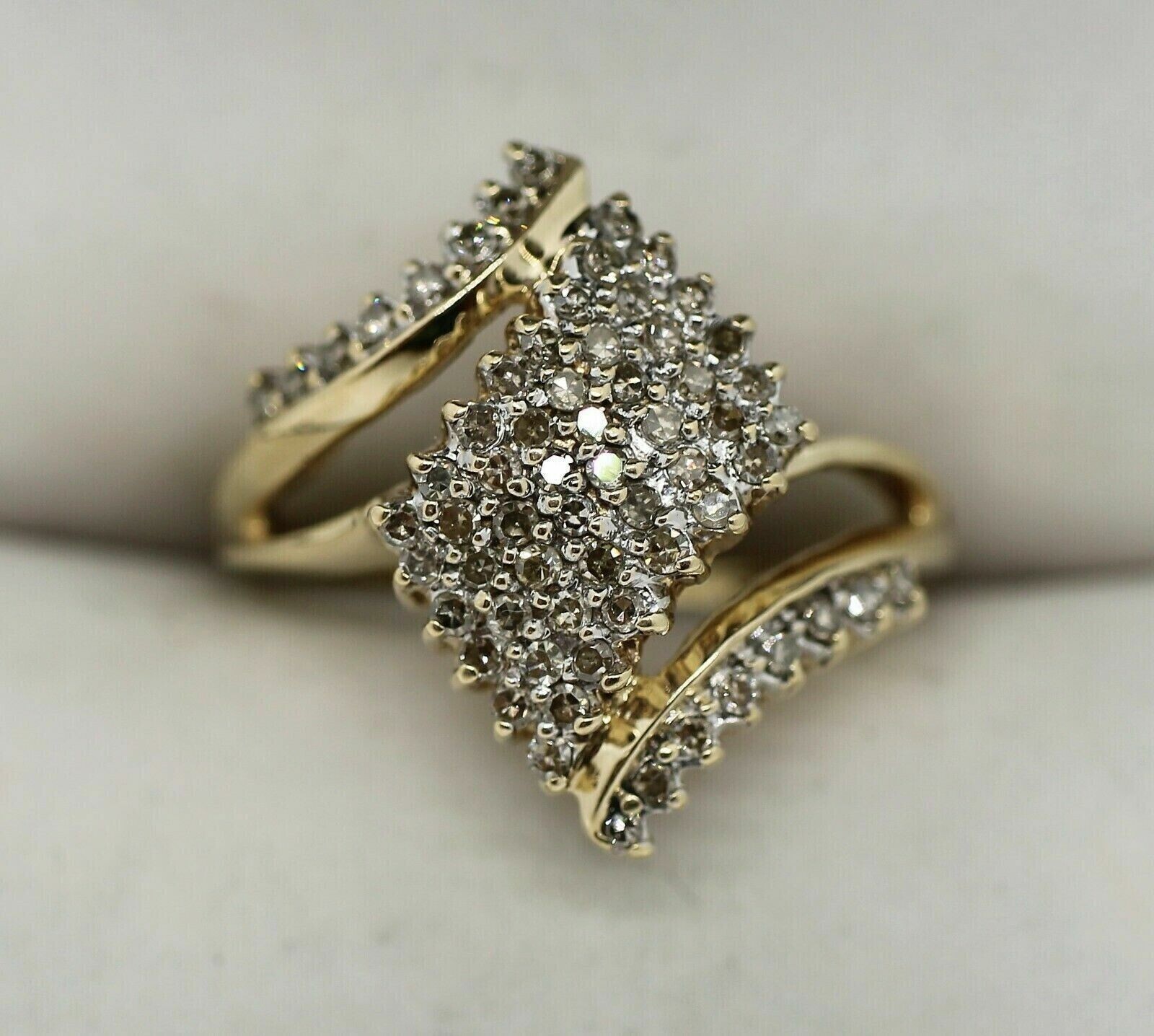 Round Cut Simulated Diamond Women's Wedding Band Ring In 14k Yellow Gold Plated