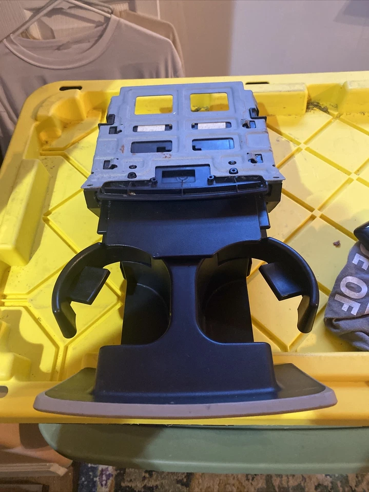 Portavasos montado en el tablero central Honda Odyssey 2005-2010 bronceado Foto 2 de 4