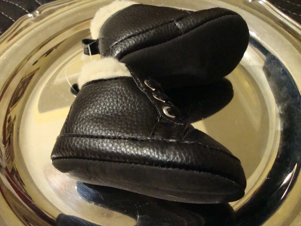 Little Me Faux Fur Lined Baby Booties!  Size 1 (0-6 M) NWOT (4" Heel to Toe)  L2 - Image 3 of 4