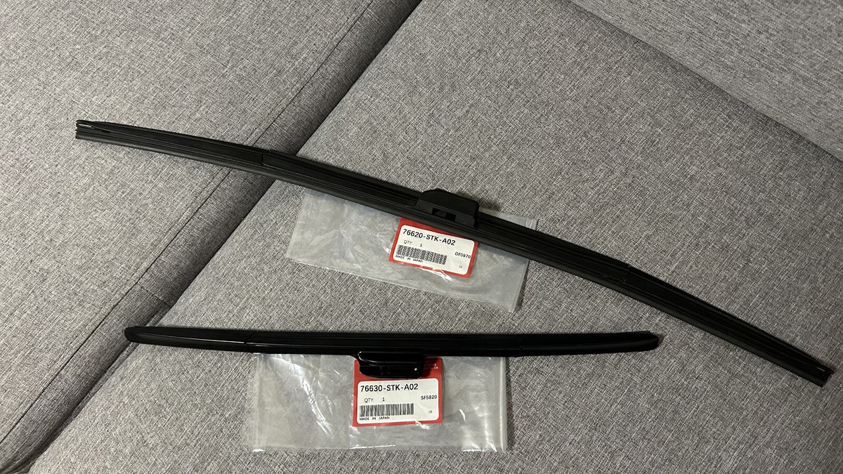 Genuine Pair Front Windshield Wiper Blades For 2004-2008 Acura TSX