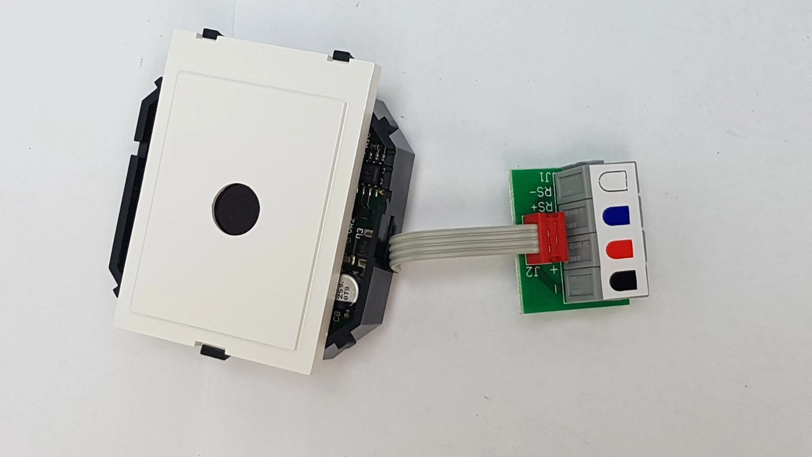 Front of the white Domintell DTDIR03-W infrared receiver with IR window