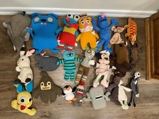 STUFFED ANIMALS LOT OF 21 Disney, Nat Geo, Sesame Street, Ugly Dolls, etc