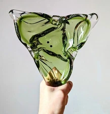 Vintage Chalet Art Glass Trillium flower Cigar bowl Signed Emerald Green Glows
