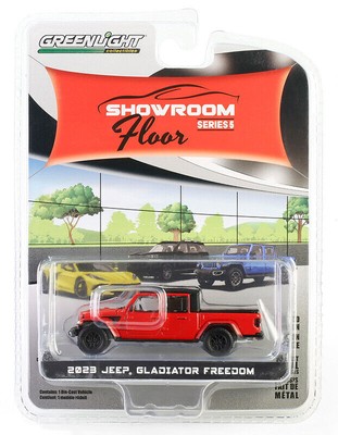 Greenlight 68050-B Jeep Gladiator Freedom rot 2023 - Showroom 5 Maßstab 1:64