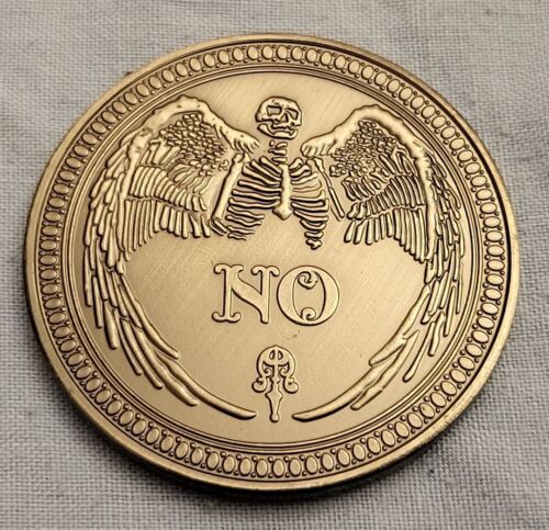 Yes No Silver Coin Masonic Skeleton Halloween Occult Witchcraft Random Good Luck - Foto 1 di 11