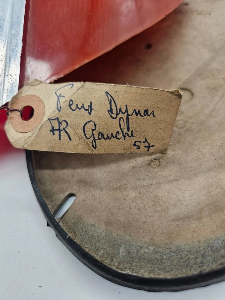 CABOCHON DE FEU ARRIERE GAUCHE PANHARD DYNA NEUF - Photo 4/4