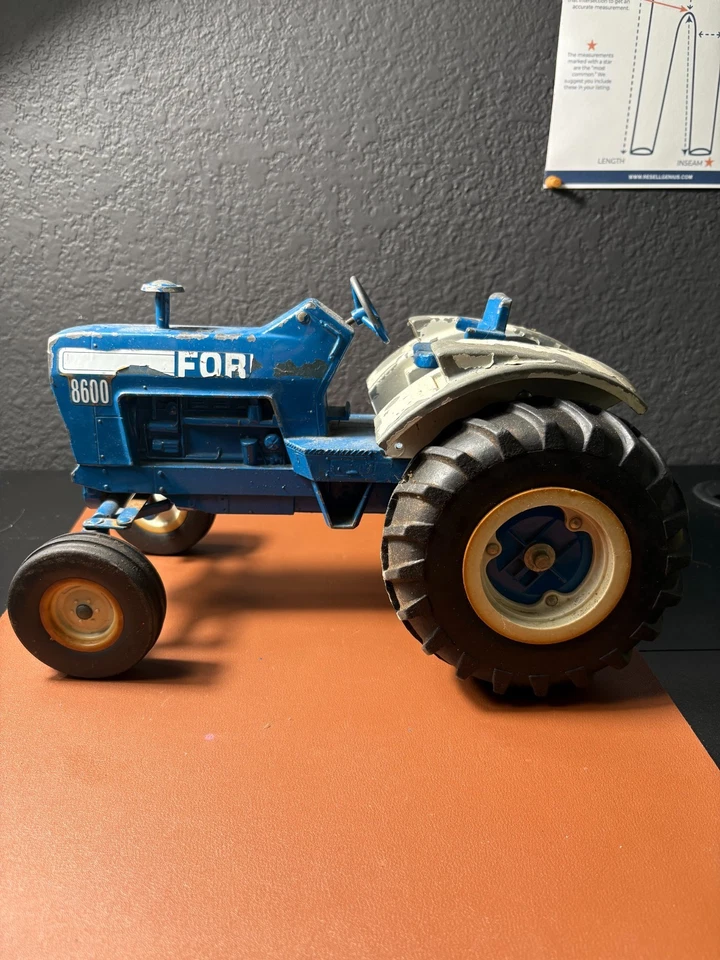 Vintage Ertl Ford 8600 Wide Front Tractor 1/12 Scale Die Cast Metal Toy Tractor - Image 3 of 4