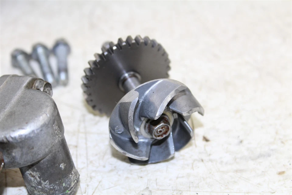 Крышка рабочего колеса водяного насоса 1999 Kawasaki KX 250 - Изображение 2 из 4