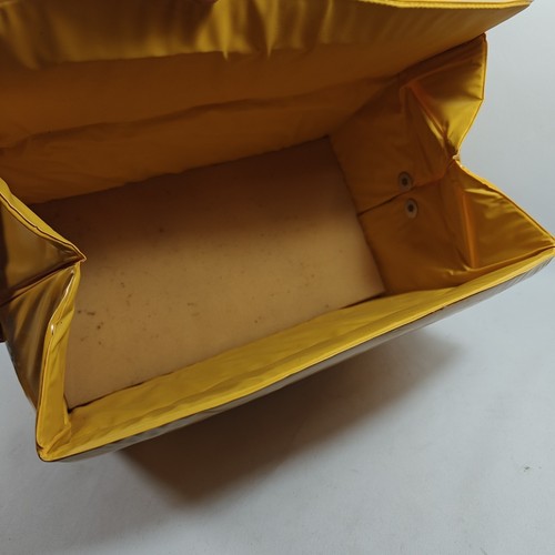 1980er Kodak Disc Kamera & Film Tragetasche gelb isolierte Kühlbox mit Tragehan - Bild 8 von 8