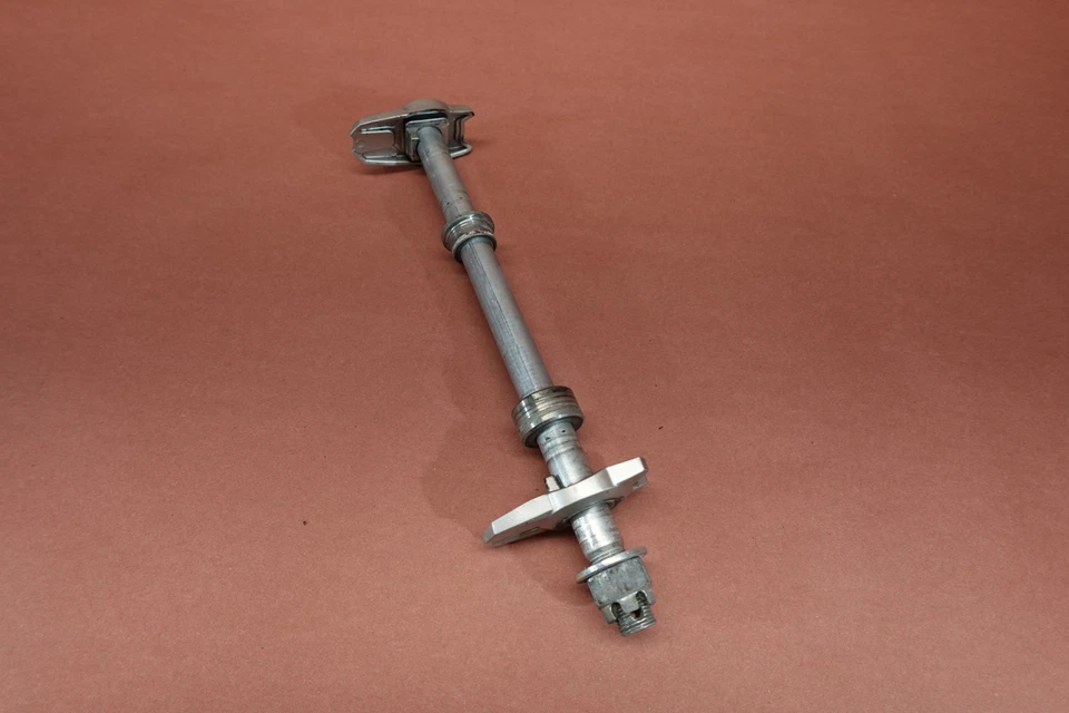 Llanta trasera Kawasaki ER650 ER-6N 2009-2011 eje trasero pivote perno Foto 3 de 4