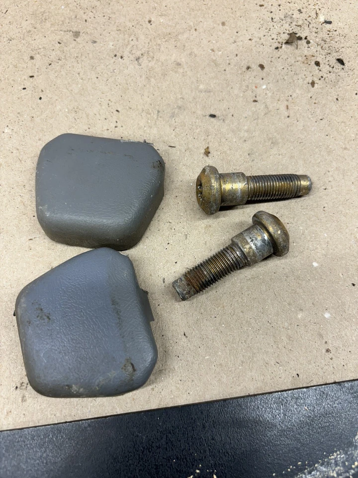 1987 1988 1989 1990 1991 Ford f150 f250 f350 Bronco Two Seat Belt Bolts W/trim — 第 2/4 张图片