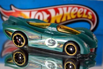 2016 Hot Wheels Track Builder Exclusive Power Pistons