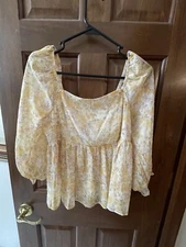 PINK ROSE FLORAL TOP SIZE SMALL NWOT